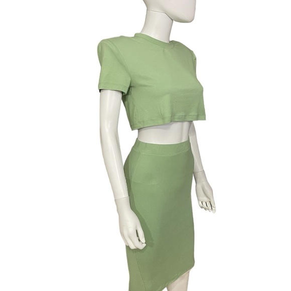 Green Padded Shoulder Skirt Set
New - Picture 6 of 8